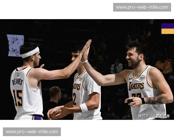 巅峰对决的窒息感：重温湖人vs热火G4全场回放，紫金军团的冠军基石